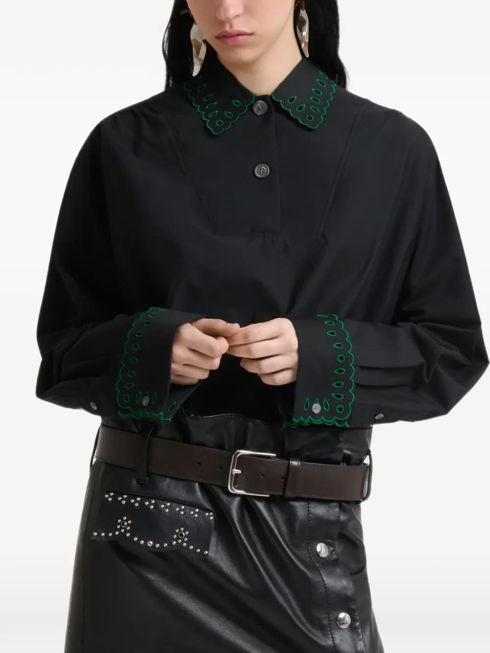 Marni Popeline blouse met broderie anglaise en halve knoop Zwart