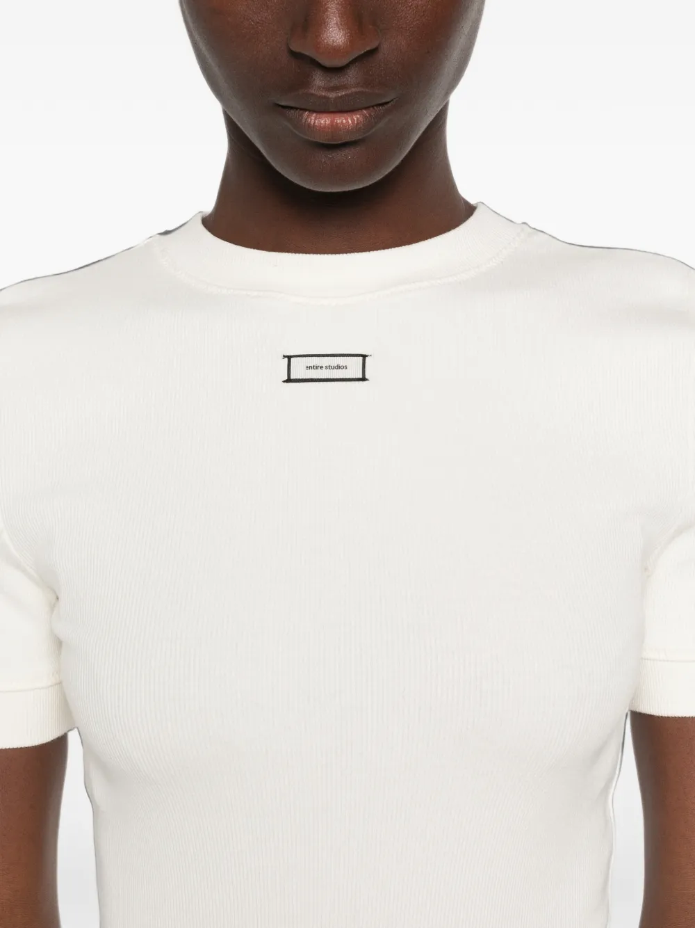 ENTIRE STUDIOS T-shirt met logopatch Beige
