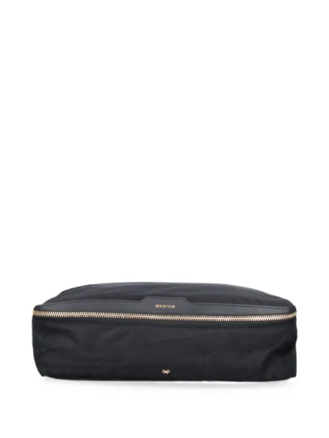 Anya Hindmarch bolsa de mano con monograma estampado y detalle de borlas