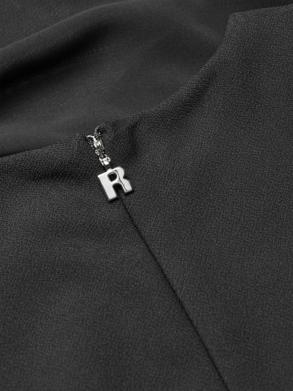ROTATE BIRGER CHRISTENSEN Asymmetrische jurk met ruches en lange mouwen Zwart