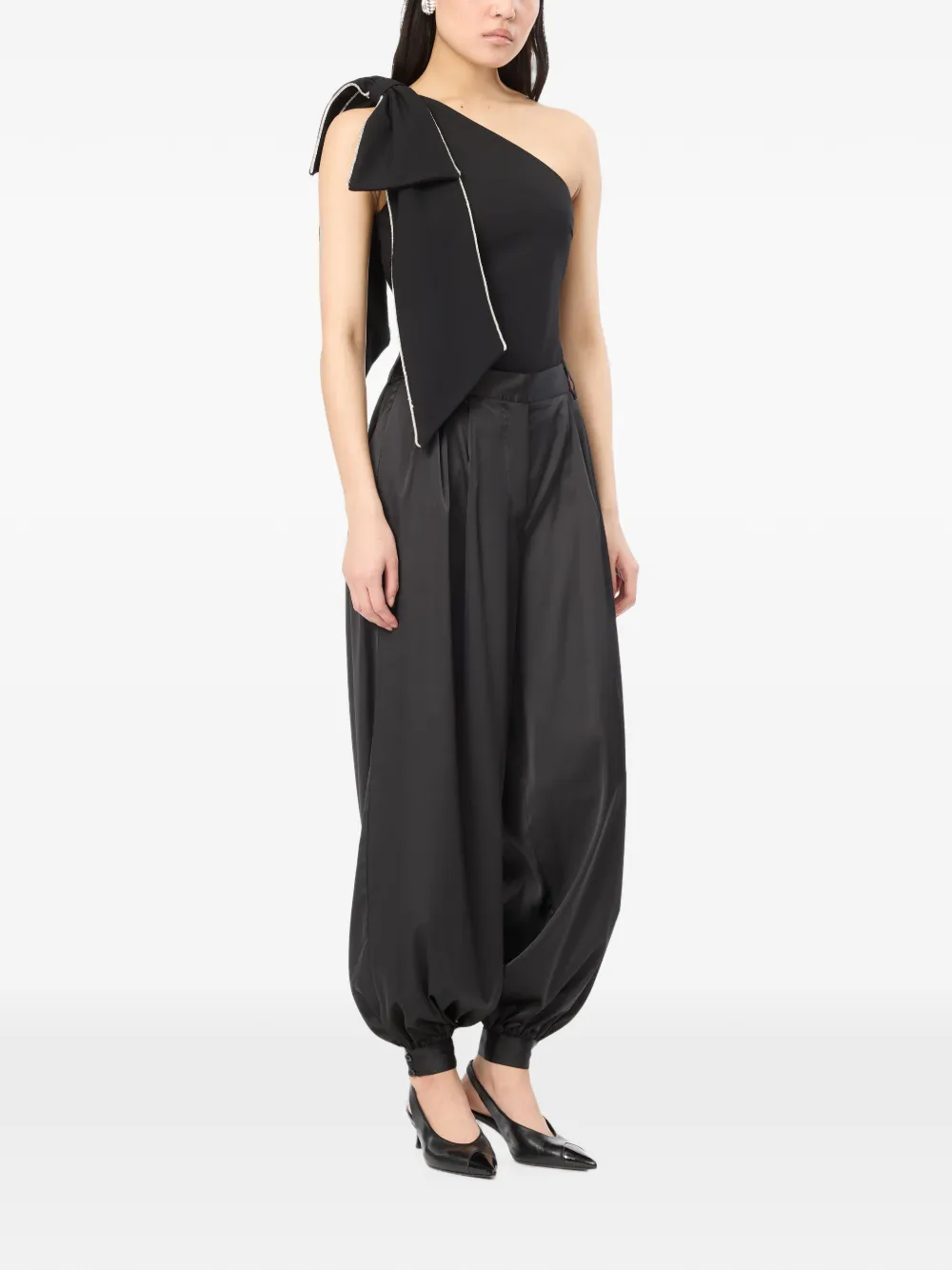 ROTATE BIRGER CHRISTENSEN Asymmetrische blouse met strik Zwart