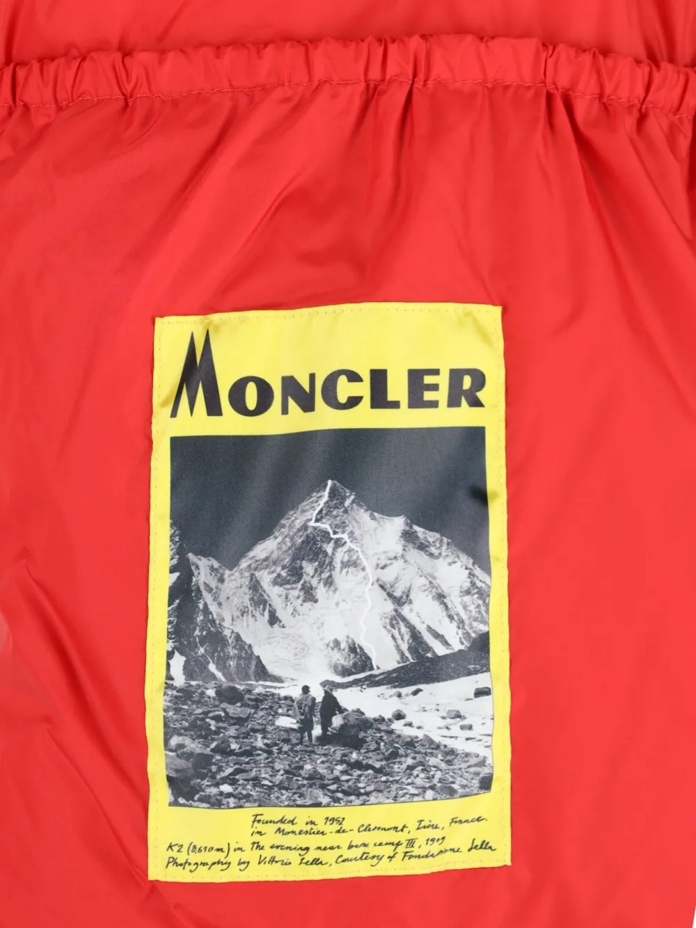 Moncler hooded quilted jacket Rood