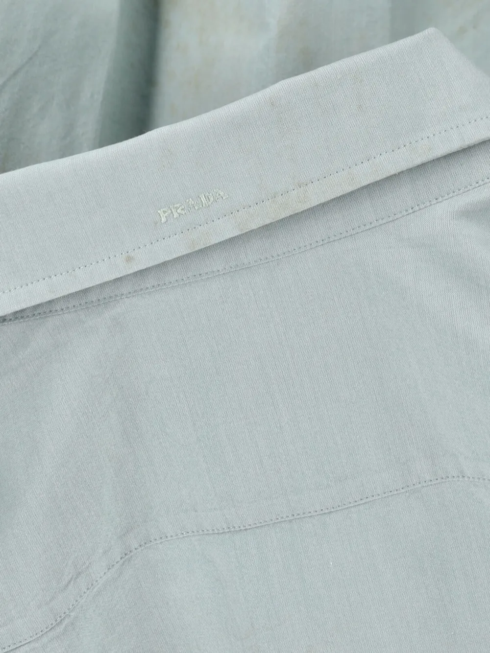 Prada embroidered-logo striped-cuff shirt Groen