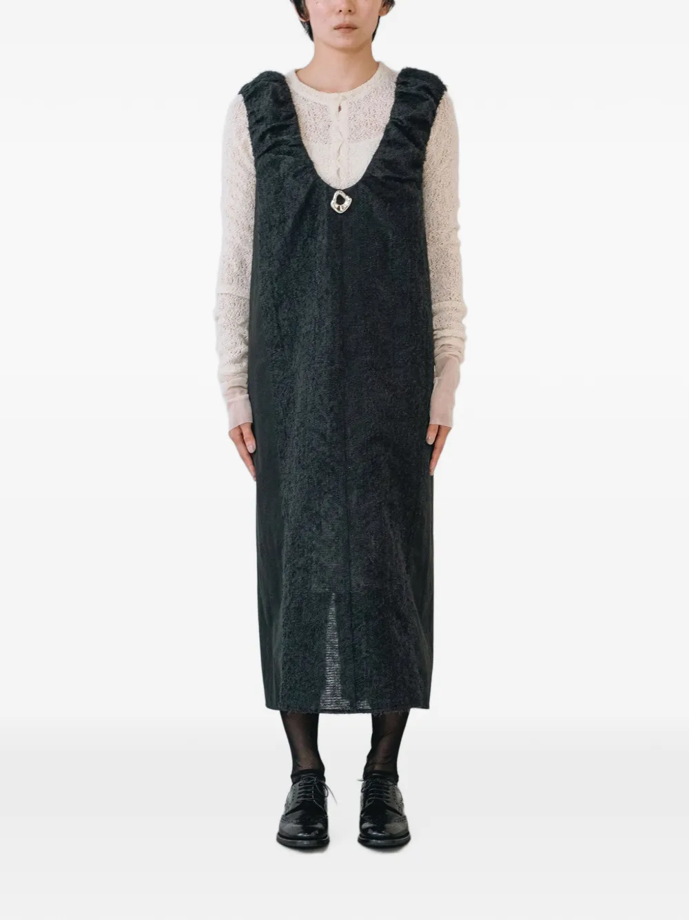Muller Of Yoshiokubo Relief brooch-detail bouclé-texture maxi dress - Nero