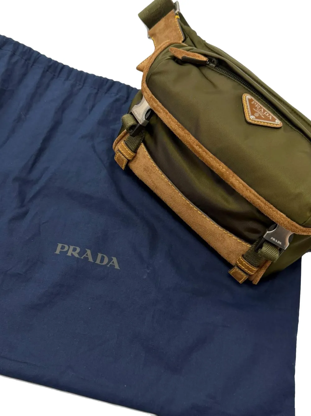 Prada Pre-Owned 2013-2026 Re Nylon crossbodytas met suède afwerking Bruin
