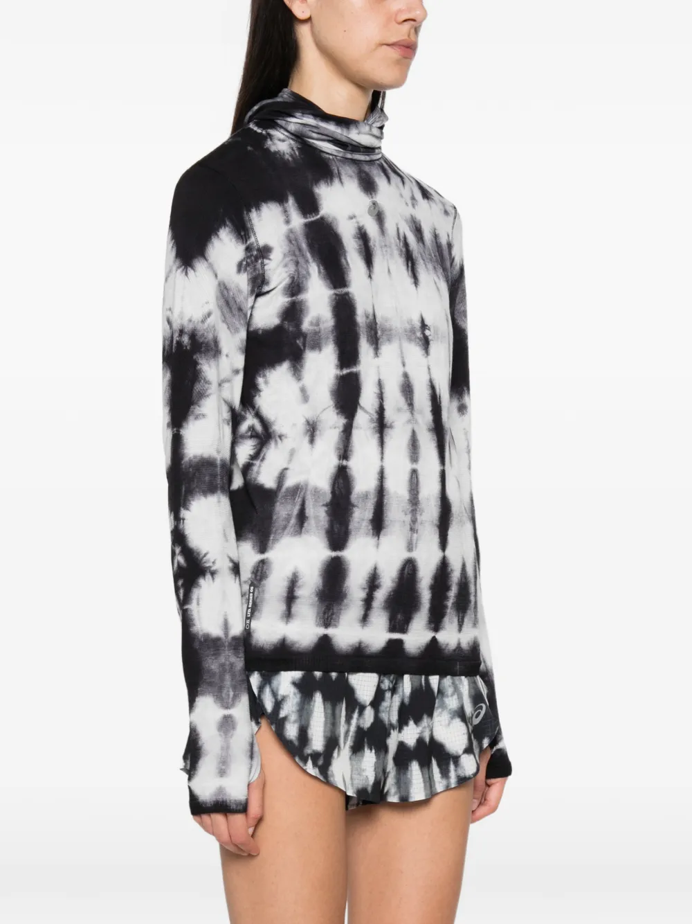 ASICS Top met tie-dye-print en hoge hals Zwart