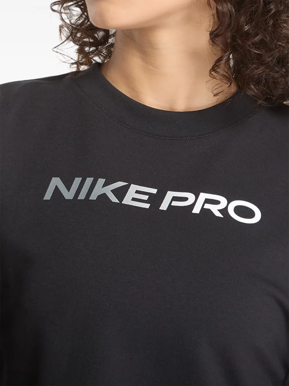 Nike Pro logo-print long-sleeve T-shirt Zwart