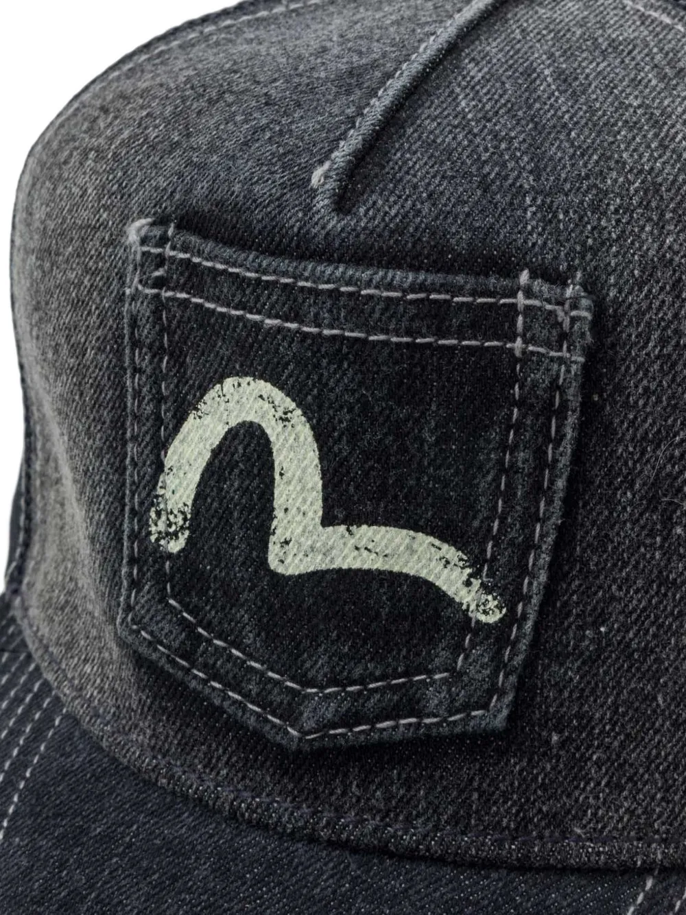EVISU Pet met opgestikte zak en zeemeeuw-print Zwart