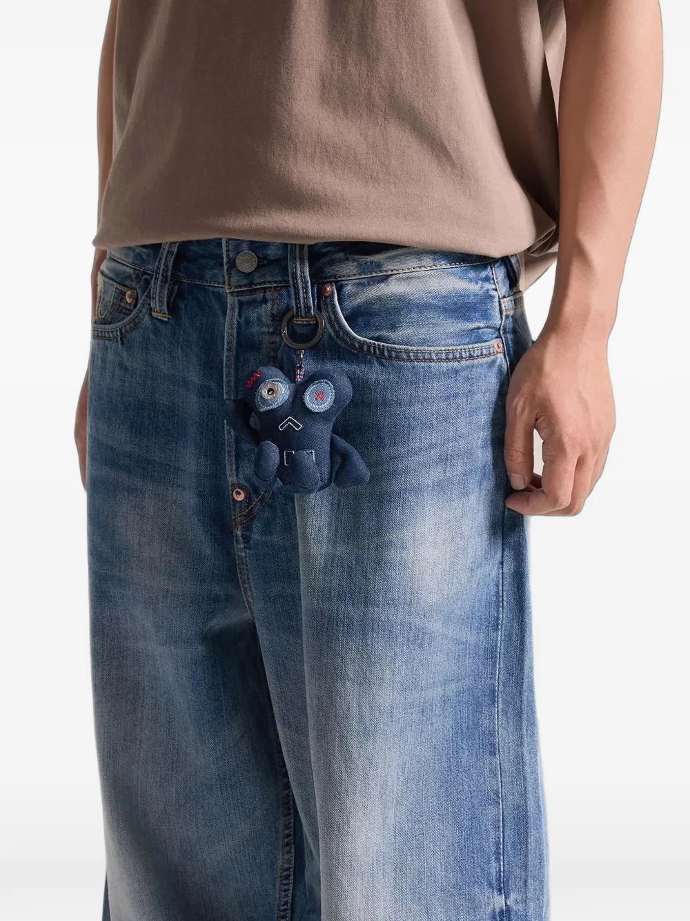 EVISU Chin-Chin sleutelhanger met logo-patch Blauw