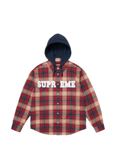 Supreme camisa con capucha y aplique