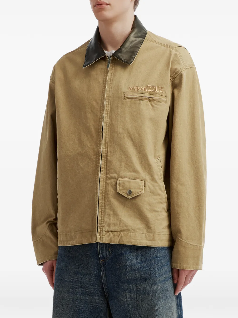 izzue Jack met contrasterende kraag en geborduurd logo Beige