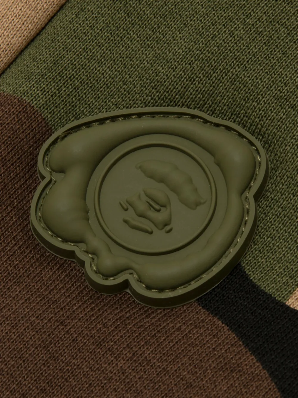 AAPE BY *A BATHING APE Broek met camouflageprint en borduurwerk Groen