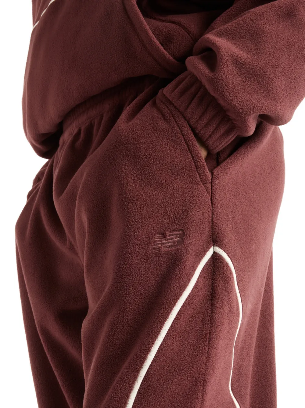 New Balance Trackside Polar Fleece track pants Rood