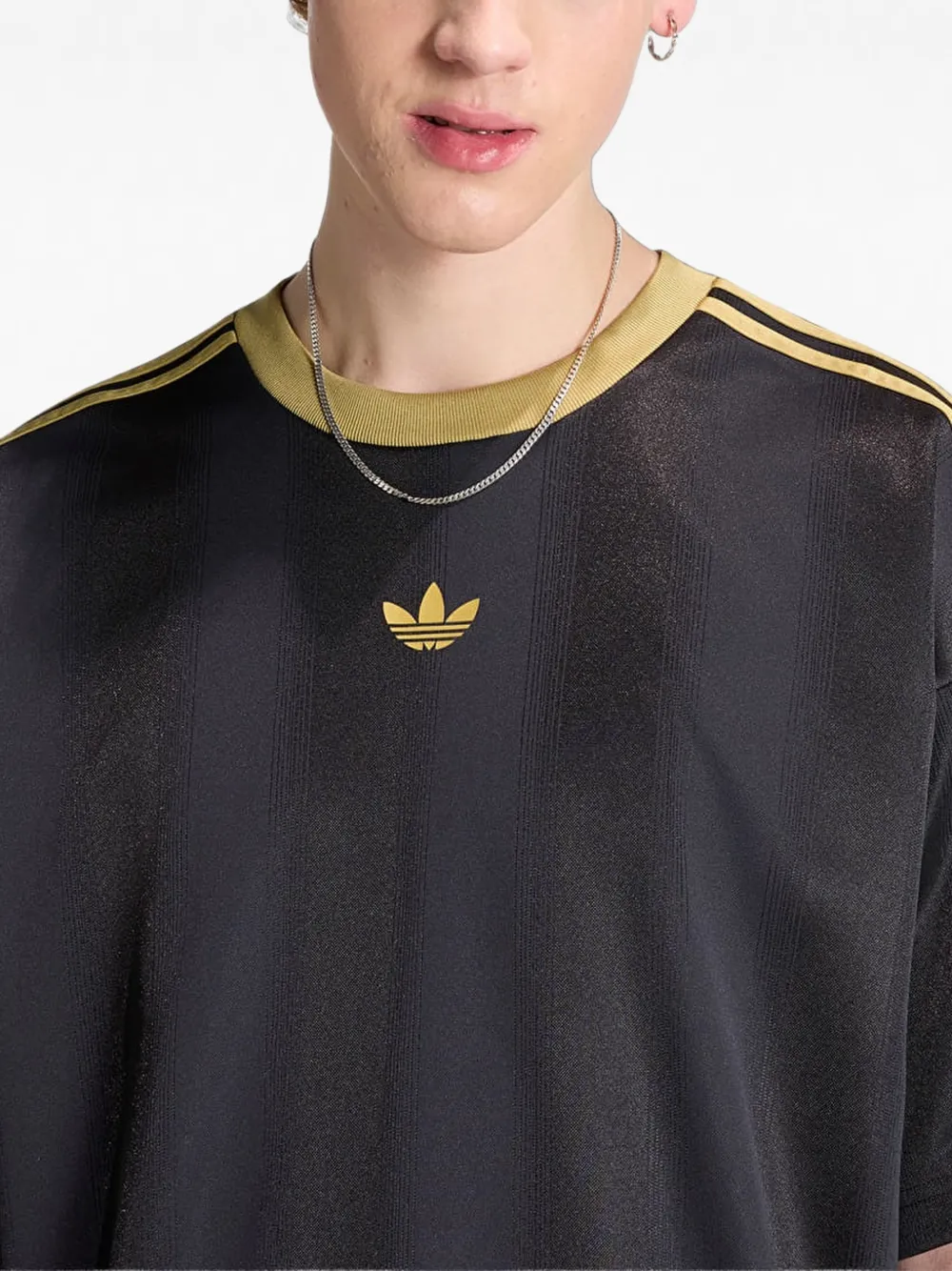adidas logo-embroidered striped-sleeve T-shirt Zwart