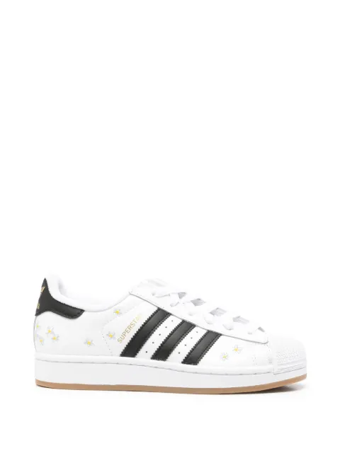 adidas Kids tenis Superstar con estampado floral