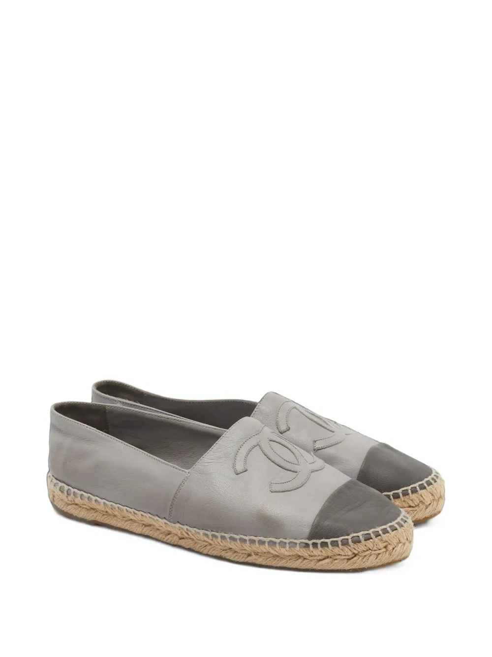 CHANEL Pre-Owned espadrilles en cuir CC - Gris CHANEL Pre-Owned espadrilles en cuir CC - Gris