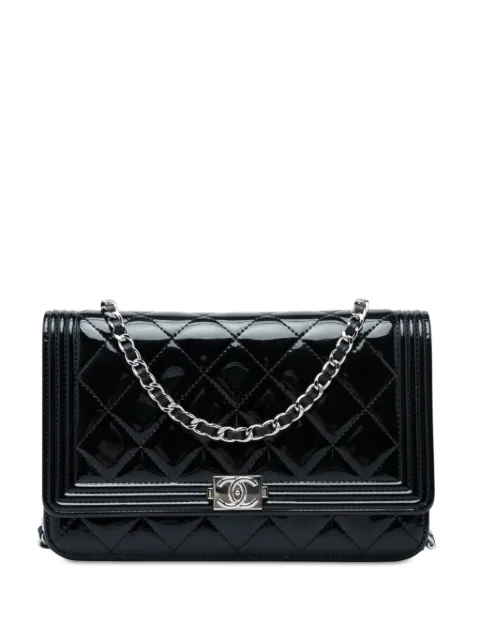 CHANEL Pre-Owned 2014-2015 Quilted Patent Boy Wallet on Chain crossbody bag