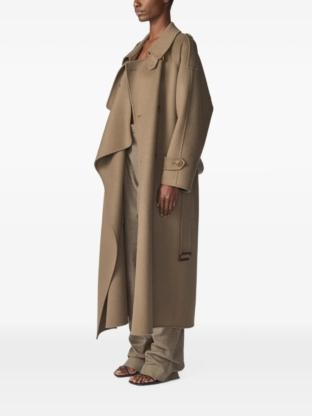 Monse Gedrapeerde trenchcoat Beige