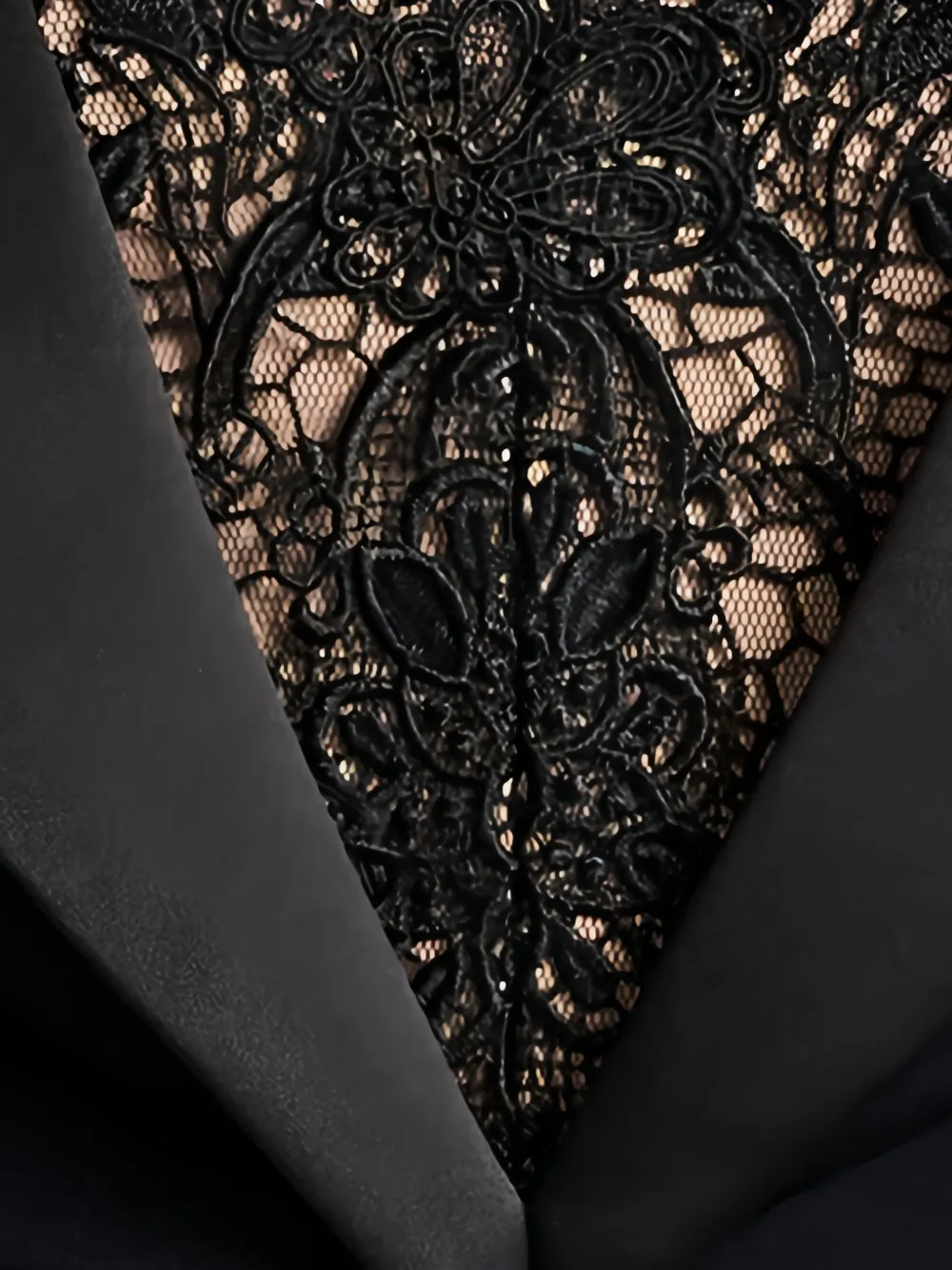 Tadashi Shoji Jurk met sjaalrevers en kanten laag Zwart