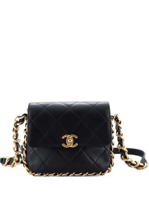 CHANEL Pre-Owned lille quiltet skuldertaske i kalveskind med flaplukning og kæde