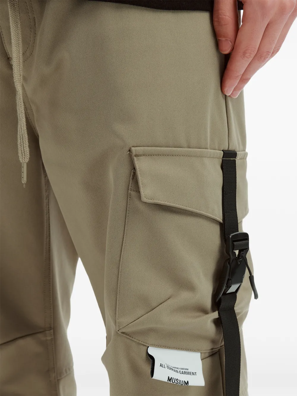 Musium Div. buckle-strap cargo pants Groen