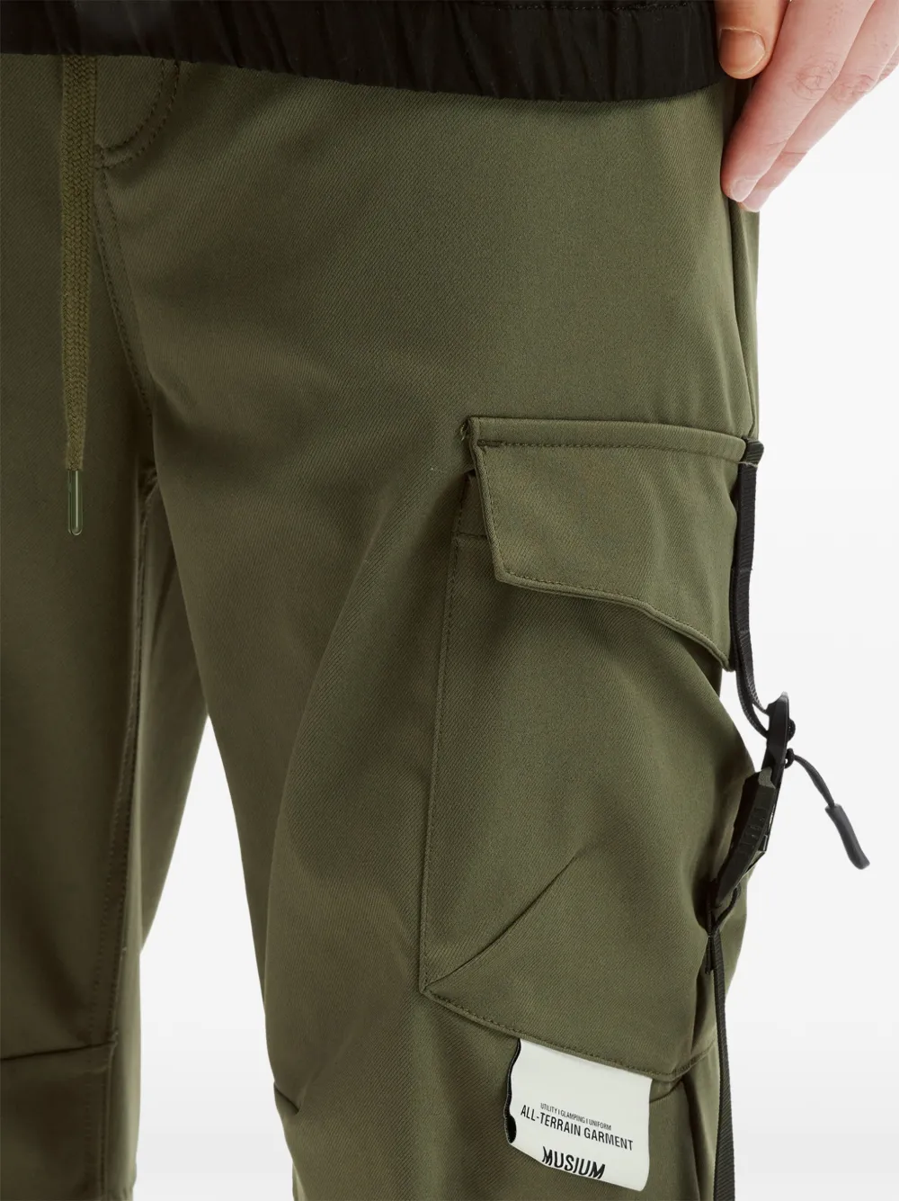 Musium Div. strap-detail cargo pants Groen