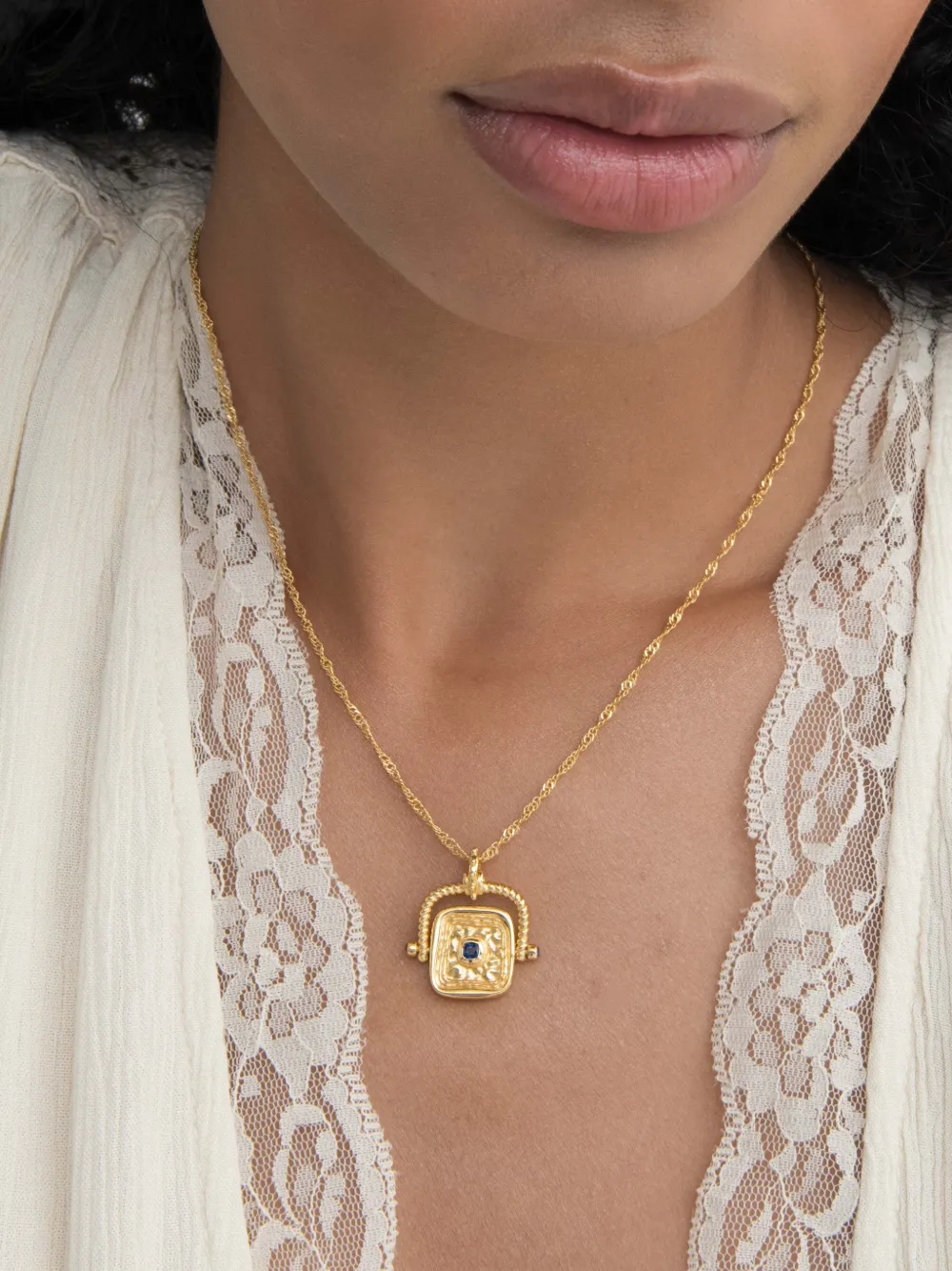 Ottoman Hands sapphire rotating necklace