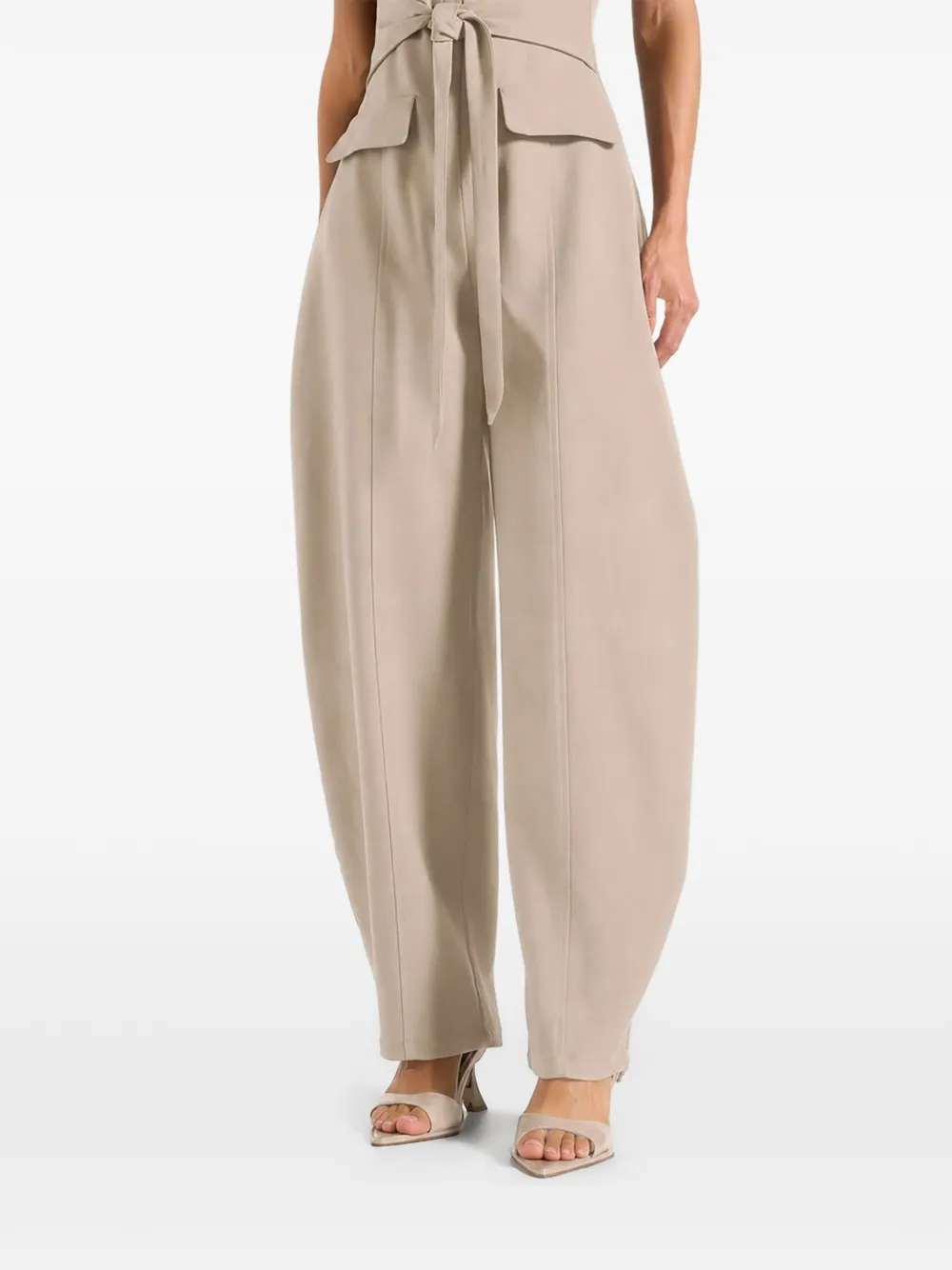 Manière De Voir Kira jumpsuit met gestrikte taille en barrelpijpen Beige