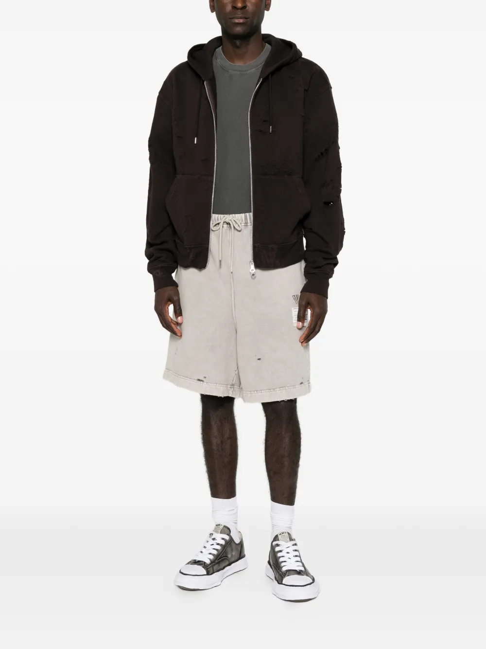 Maison MIHARA YASUHIRO distressed drawstring shorts Grijs