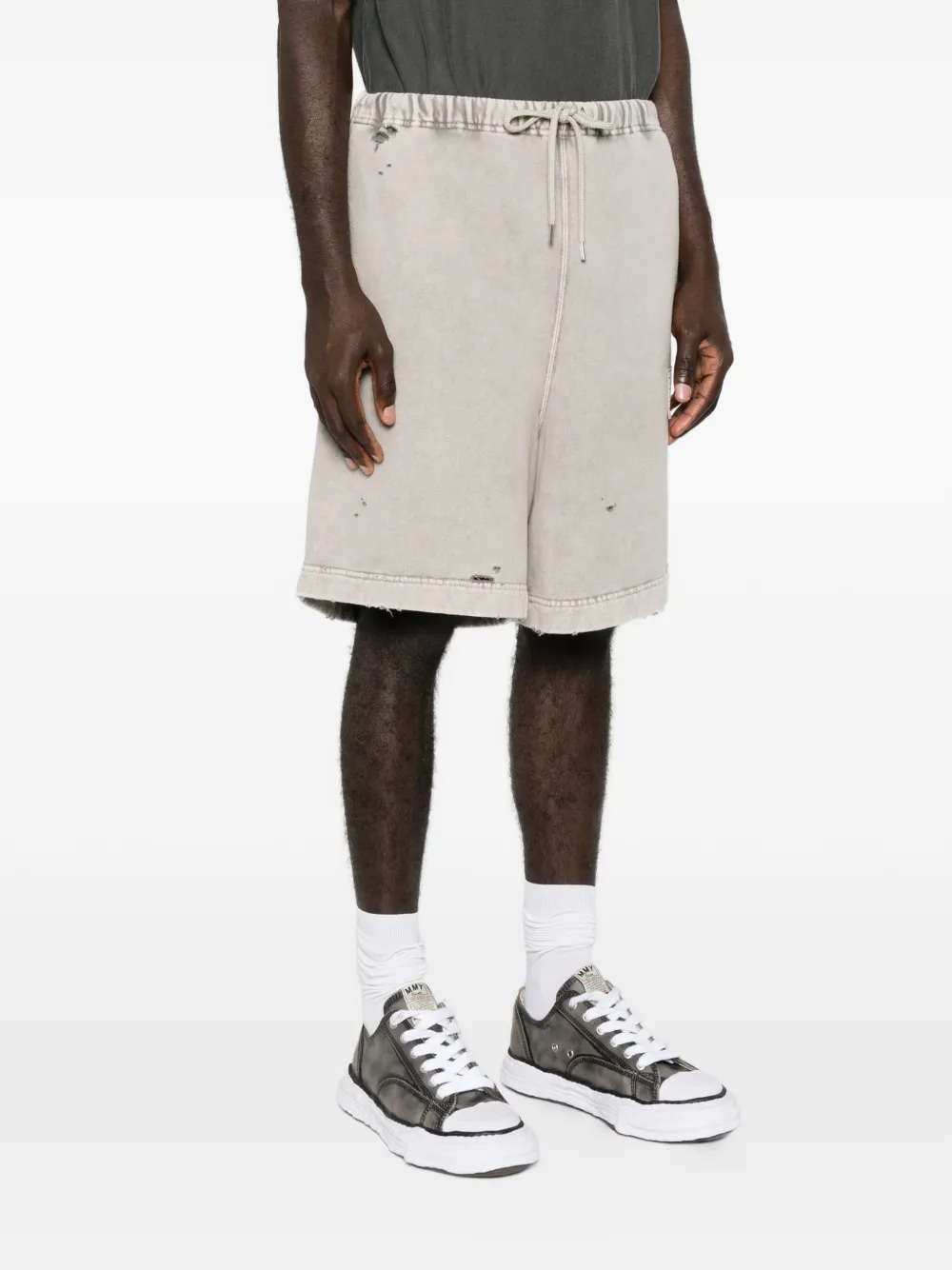 Maison MIHARA YASUHIRO distressed drawstring shorts Grijs