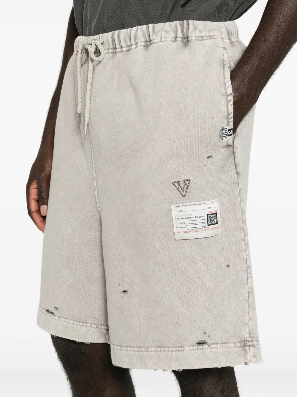 Maison MIHARA YASUHIRO distressed drawstring shorts Grijs