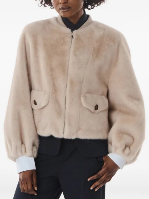 Giovanni Paris veste Sydney en fourrure artificielle