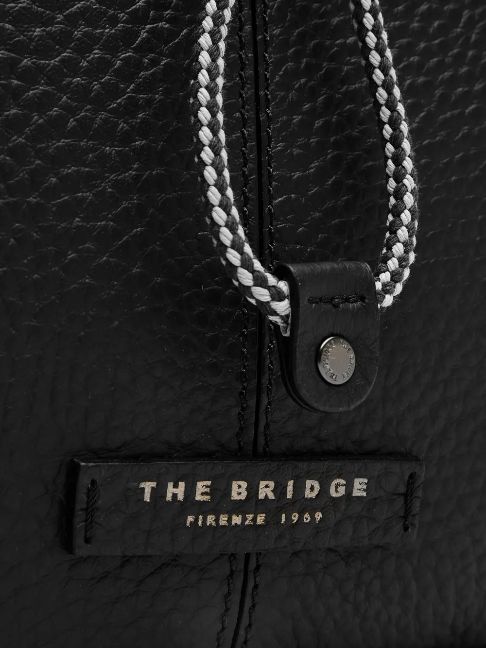 The Bridge Rugzak van bewerkt leer met omslag Zwart