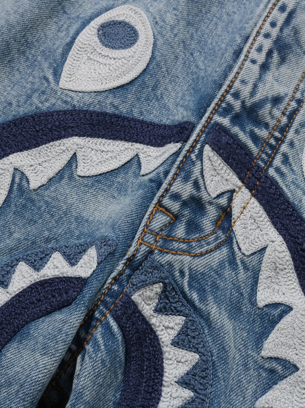 A BATHING APE Straight jeans met haaienpatroon Blauw