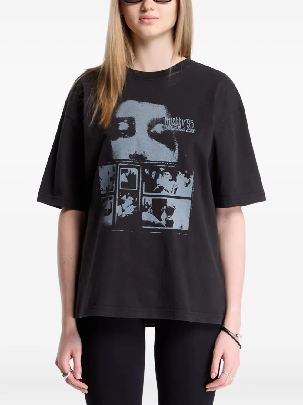 MISBHV 19:30 uur Lakefront T-shirt Zwart