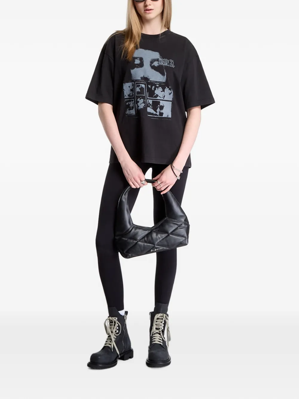 MISBHV 19:30 uur Lakefront T-shirt Zwart