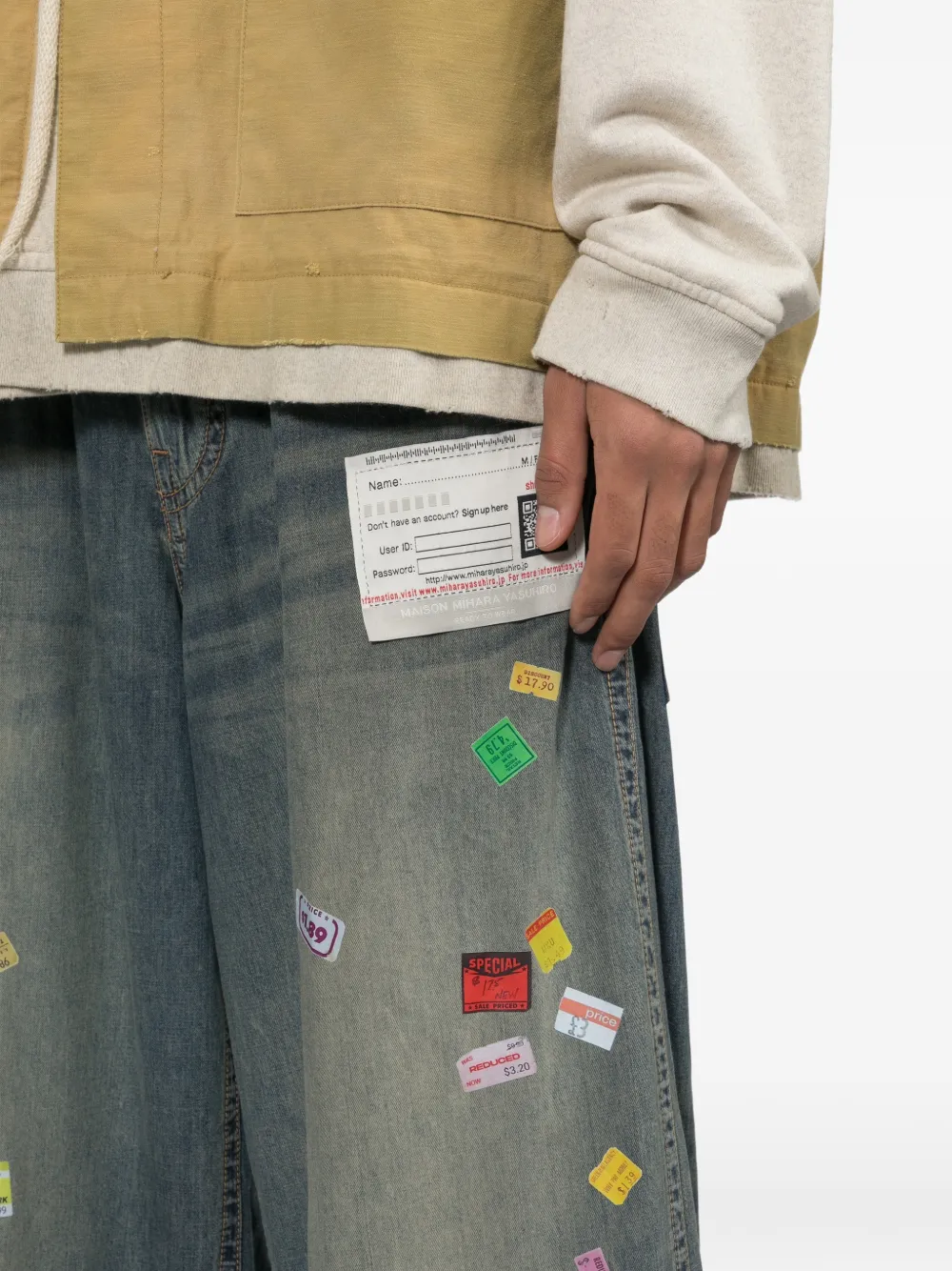Maison MIHARA YASUHIRO Jeans met prijskaartjesticker-print Blauw