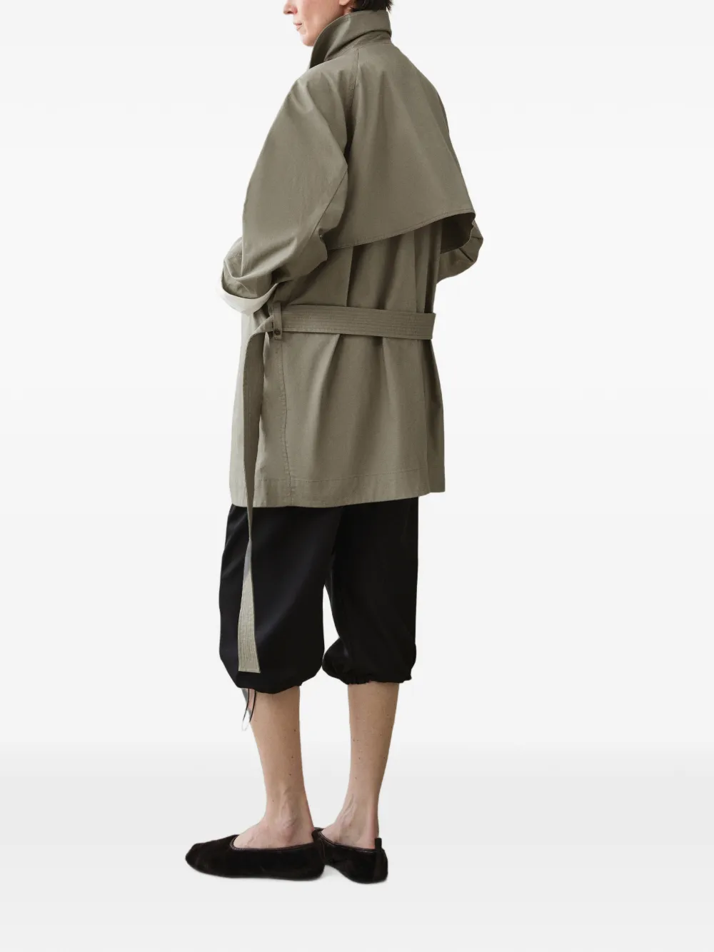 LESS belted panelled-sleeve trench coat Groen