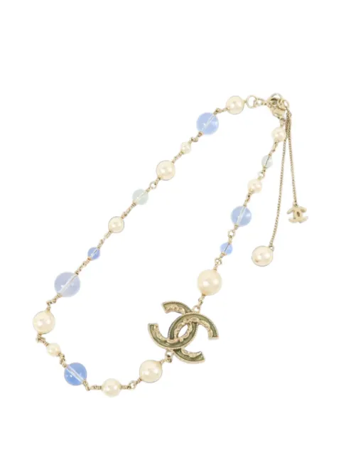 CHANEL Pre-Owned collar con perla y esmalte con logo CC