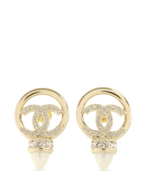 CHANEL Pre-Owned aretes con cierre giratorio y logo CC