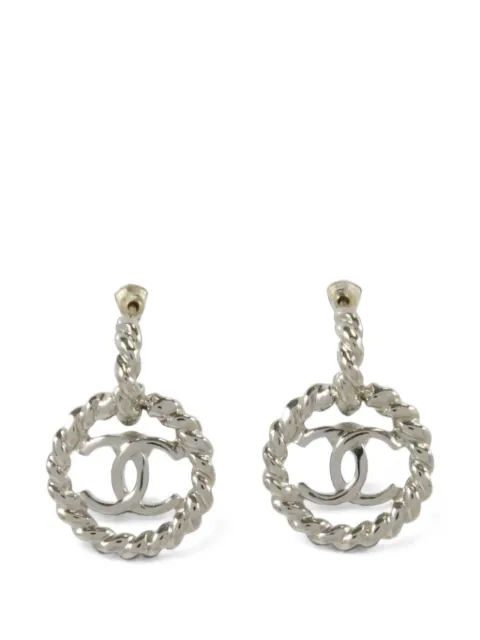 CHANEL Pre-Owned aretes CC con detalle de cuerda