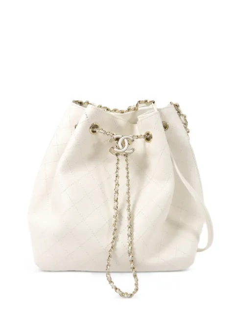 CHANEL Pre-Owned bolsa de hombro capitonada con logo CC