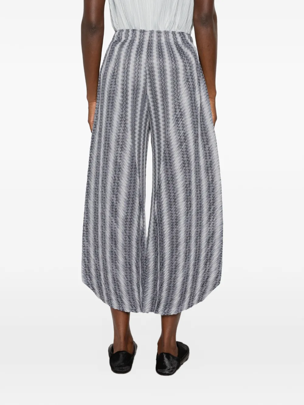 Pleats Please Issey Miyake Cropped plooibroek met zigzag-print Grijs