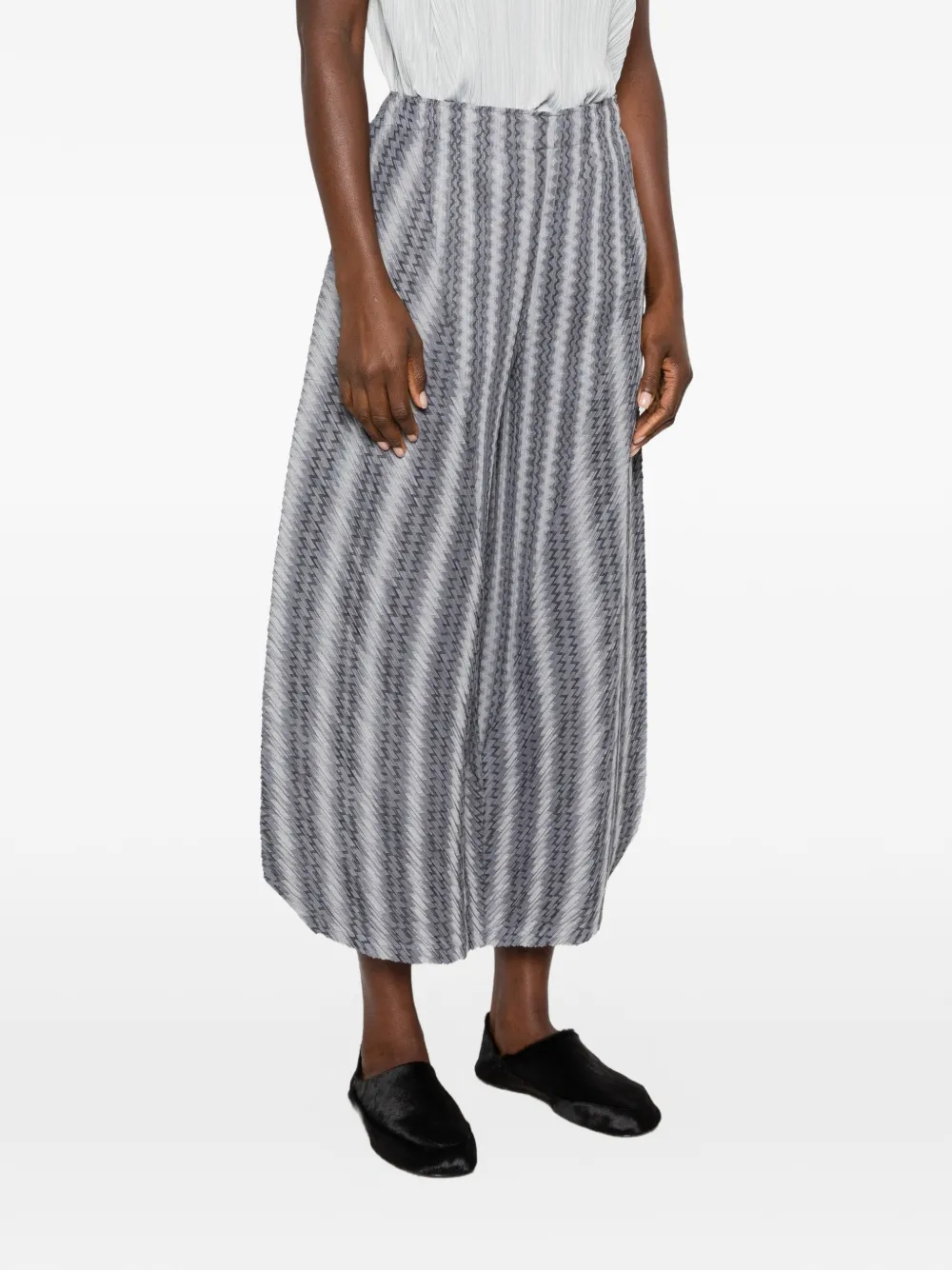 Pleats Please Issey Miyake Cropped plooibroek met zigzag-print Grijs