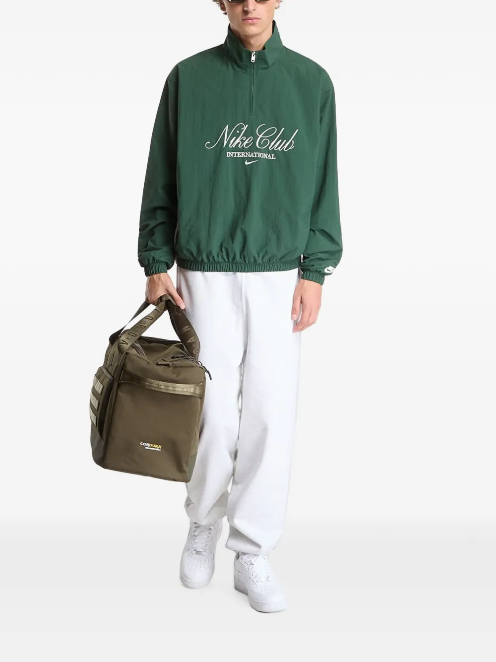 Nike Club logo-embroidered jacket Groen
