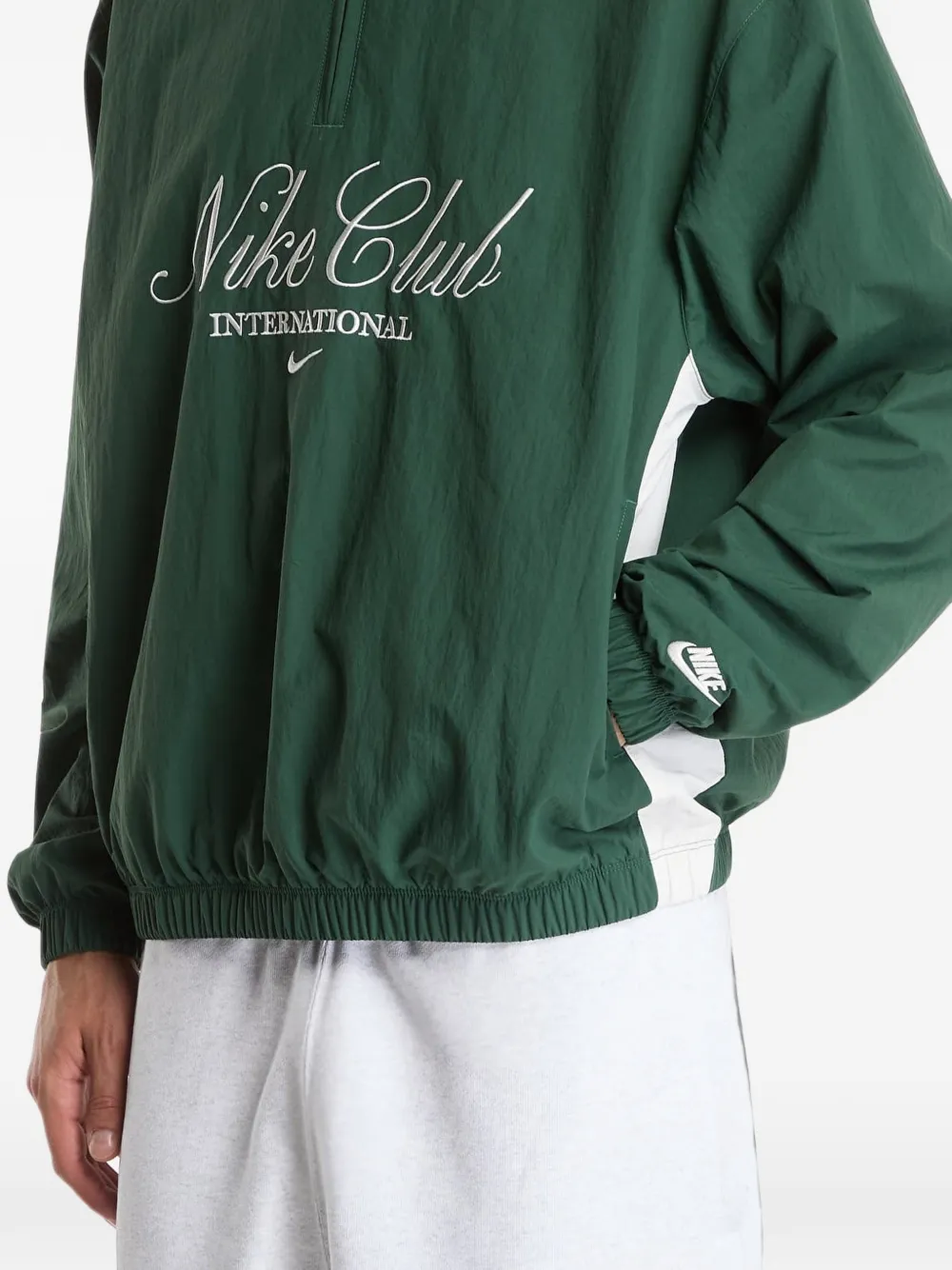 Nike Club logo-embroidered jacket Groen