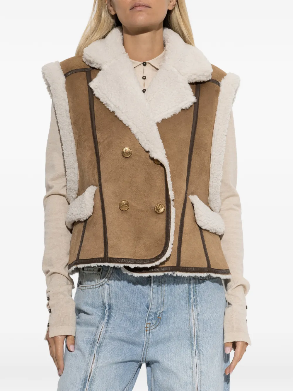 MUNTHE Vigor gilet met dubbele rij knopen en lammy afwerking Bruin