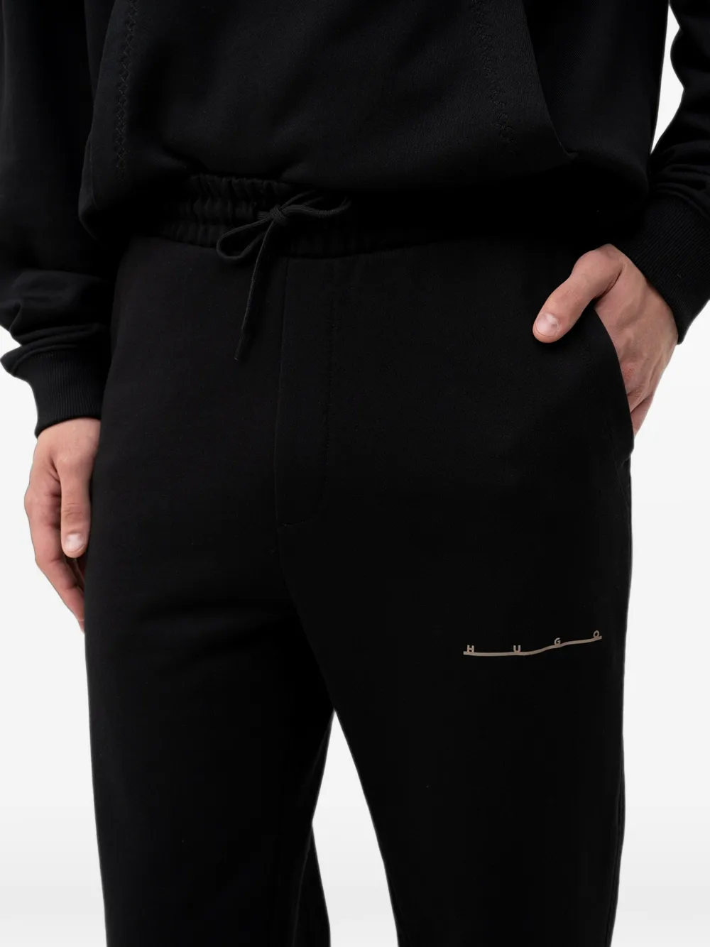 HUGO Ruimvallende katoenen broek met streetwear-logo Zwart