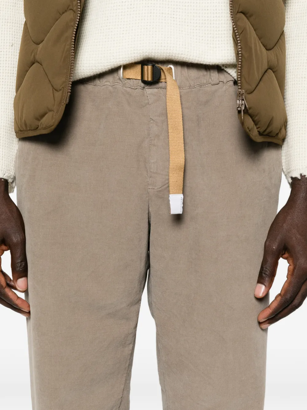 White Sand Ribfluwelen broek met toelopende pijpen en ceintuur Beige