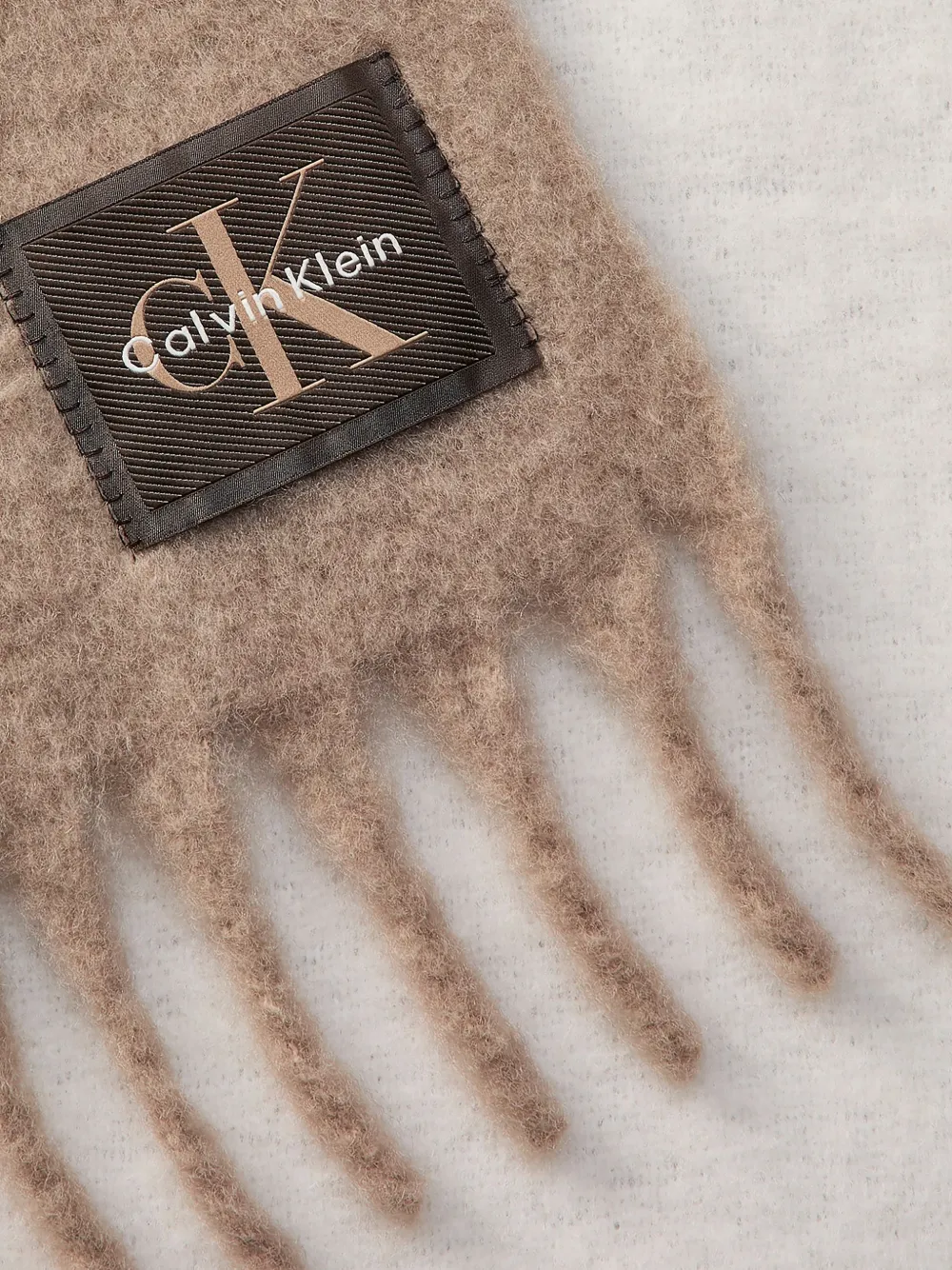 Calvin Klein Sjaal met logopatch Beige